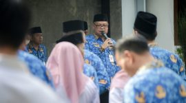 Usai Libur Panjang Lebaran, Pj Bupati Banjarnegara, Tri Harso Widirahmanto menginginkan agar para Aparatur Sipil Negara (ASN) di lingkungan Pemkab Banjarnegara untuk segera  memulai rutinitas pekerjaan dengan lebih semangat. (foto/ahr)