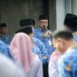 Usai Libur Panjang Lebaran, Pj Bupati Banjarnegara, Tri Harso Widirahmanto menginginkan agar para Aparatur Sipil Negara (ASN) di lingkungan Pemkab Banjarnegara untuk segera  memulai rutinitas pekerjaan dengan lebih semangat. (foto/ahr)