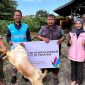 Karyawati Srikandi dan karyawan PLN NP UP Tenayan melaksanakan pemberian hewan qurban kepada warga sekitar Unit Pembangkitan Tenayan. Tak sekadar rutinitas tahunan, kegiatan qurban ini menjadi wujud nyata ibadah, rasa syukur, sekaligus jembatan untuk mempererat hubungan antara karyawan/ti perusahaan, masyarakat, dan para pemangku kepentingan.