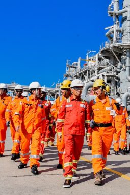 Bahlil Optimistis Ketahanan Energi Setelah Kunjungi Migas Bintuni