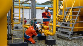 Sesuai amanah RUPTL 2025-2034, PLN EPI terus melanjutkan pengembangan pembangunan infrastruktur midstream gas/LNG di seluruh Indonesia baik untuk mengkonversi BBM dengan gas alam cair/Liquefied Natural Gas (LNG) maupun untuk pembangkit-pembangkit gas baru dalam mendukung pembangkit-pembangkit  renewable. Dalam pengembangan infrastruktur midstream LNG ini dibutuhkan integrasi dengan beberapa infrastruktur ke pelabuhan yang telah ada untuk mempercepat  dan memberikan efisiensi.