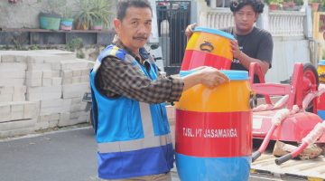 JTT Lakukan Bakti Sosial untuk Masyarakat Sekitar Jalan Tol Semarang
