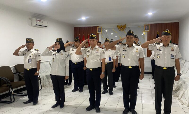Kalapas Brebes Gowim Mahali dan jajaran mengikuti apel bersama Kemenimipas pada Senin (12/1/2026). (Fot: doc humas lapas)