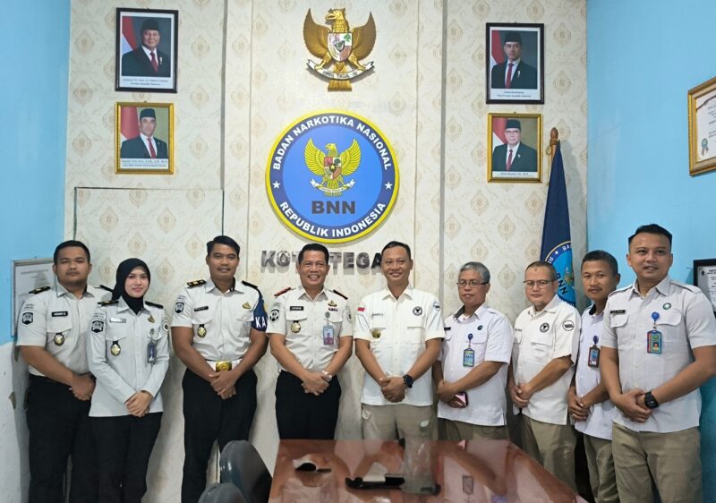 Kalapas Brebes Gowim Mahali menggelar audiensi dengan Kepala BNNK Tegal, Kunarto, Rabu (11/2), di Kantor BNNK Tegal. Foto: kiriman warga