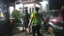 Evakuasi mobil pemudik yang terjun ke sungai di Desa Ketanggungan, Kabupaten Brebes, Jawa Tengah, Sabtu (28/3/2026). Foto: ismail