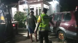 Evakuasi mobil pemudik yang terjun ke sungai di Desa Ketanggungan, Kabupaten Brebes, Jawa Tengah, Sabtu (28/3/2026). Foto: ismail