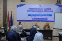 Beri pengarahan Kepapa Pejabat dan karyawan BPR BKK Mandiraja, Bupati Banjarnegara, dr. Amalia Desiana, mengajak seluruh jajaran untuk merombak total pola pikir kerja, dari sekadar rutinitas birokrasi menuju pendekatan bisnis yang humanis.(foto/doc)