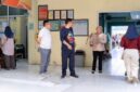 Kadinkesda Brebes, Heru Padmonobo (kiri) saat sidak di puskesmas Bulakamba, Jumat (10/4/2026). Foto: ist
