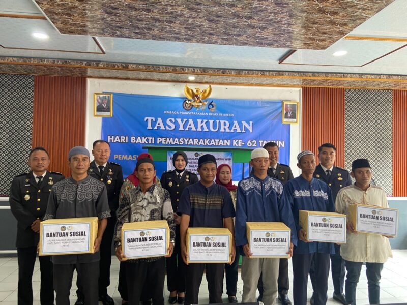 Lapas Brebes Peringatan Hari Bakti Pemasyarakatan ke-62, dengan Baksos dan pembagian gerobak usaha, Senin (27/4/2026). Foto: dok Humas

 
