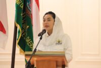 Bupati Paramitha memberikan sambutan di acara halal bihalal Kadin Brebes, Sabtu (25/4). Foto: dok humas