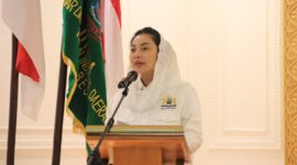 Bupati Paramitha memberikan sambutan di acara halal bihalal Kadin Brebes, Sabtu (25/4). Foto: dok humas