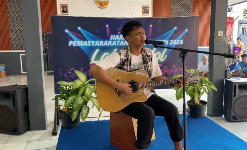 Peserta LABRE Idol 2026 tampil membawakan lagu di Lapas Kelas IIB Brebes, Selasa (21/4/2026). Foto: dok humas

 