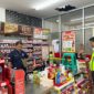 Petugas Inafis Polres Brebes melakukan olah tempat kejadian perkara di sebuah minimarket di jalur Pantura, Desa Pejagan, Kecamatan Tanjung, Brebes, yang dibobol pencuri pada Jumat dinihari, (17/4/ 2026). Foto: Kiriman warga