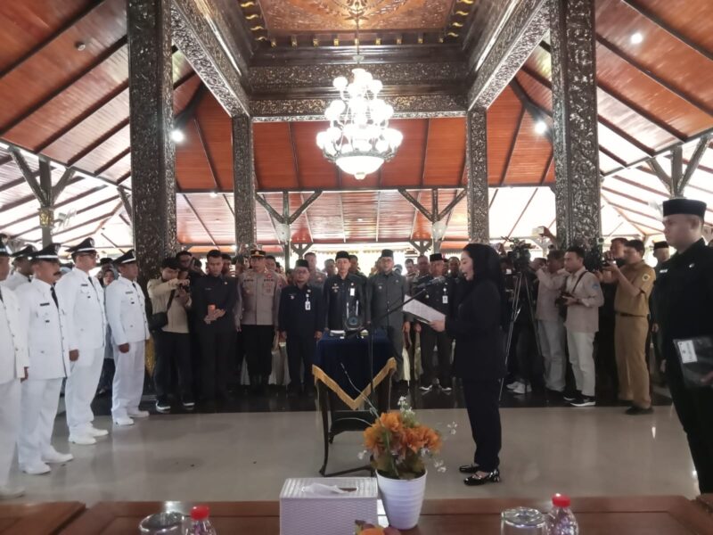 Pelantikan 14 kepala desa hasil Pemilihan Kepala Desa Pergantian Antar Waktu (PAW) oleh Bupati Brebes Paramitha Widya Kusuma di Pendopo Kanjengan, Brebes, Senin, (20/4/ 2026). Foto: ist