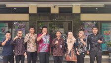 Kalapas Brebes Mudo Mulyanto mengunjungi Ketua Pengadilan Negeri Brebes Erica Mardaleni, Jumat (22/5). Foto: Ist