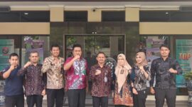 Kalapas Brebes Mudo Mulyanto mengunjungi Ketua Pengadilan Negeri Brebes Erica Mardaleni, Jumat (22/5). Foto: Ist