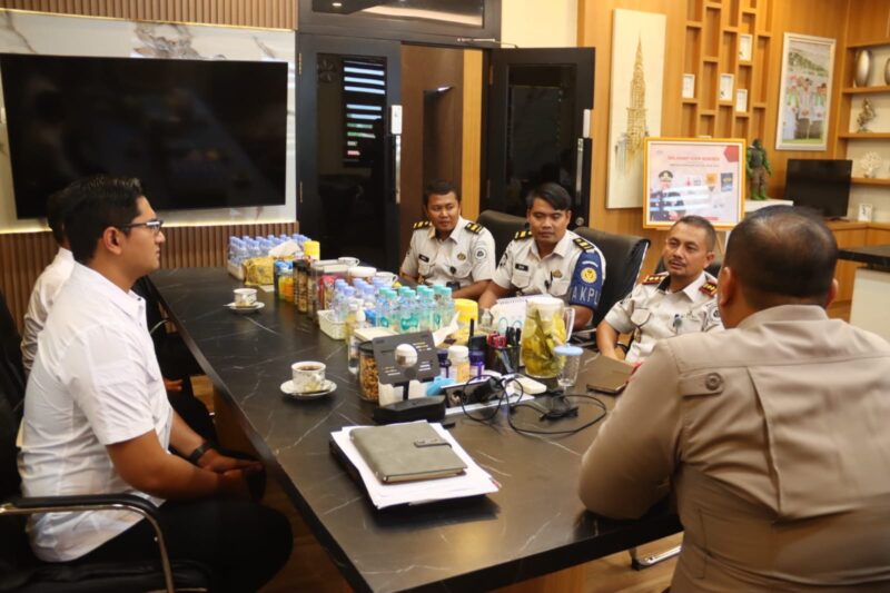 Kepala Lapas Kelas IIB Brebes, Mudo Mulyanto Silaturahim dengan Kapolres AKBP Lilik Ardiansyah membahasa Penguatan Keamanan dan Ketertiban. (Foto: Ist)
