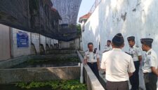 Kalapas Brebes, Mudo Mulyono tinjau budidaya lele. Foto: ist