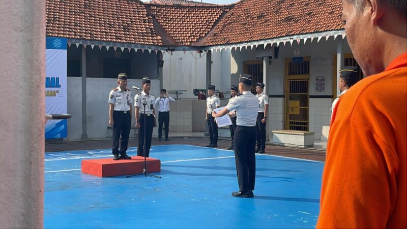 Upacara peringatan Hardiknas ke 118 di Lapas Brebes. (Istimewa)