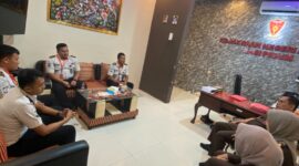 Petugas Lapas Brebes mengunjungi Kejari Brebes. Foto: dok humas