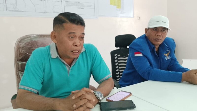 Asrofi kader Demokrat bersama Ketua PAC Partai Demokrat Kecamatan Brebes, Weri Suroso. Foto: Ist

 

 