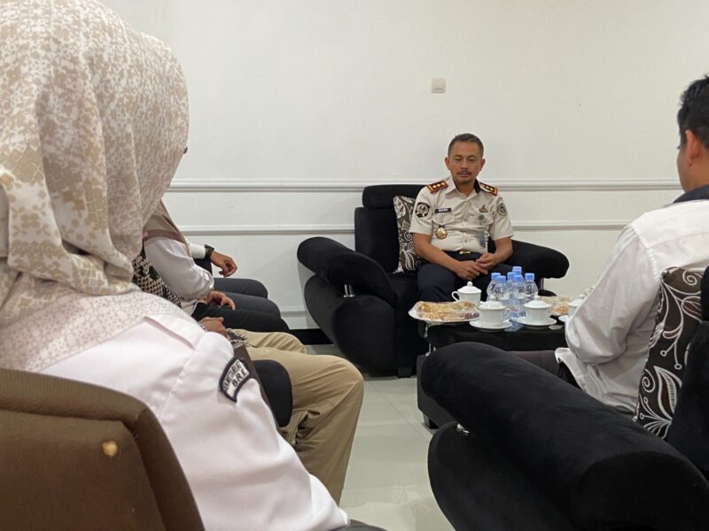 Kalapas Brebes, Mudo Mulyanto menerima kunjungan pegawai KPU Brebes. Foto: ist