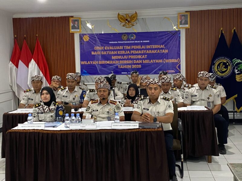 Kalapas Brebes Mudo Mulyanto bersama jajaran pegawai ikuti desk evaluasi TPI via daring. Foto: lensabumi/ist