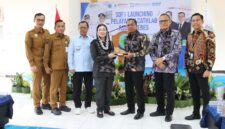 Dirut BPJS Kesehatan bersama Bupati Paramitha di acara soft launching Chatlab RSUD Brebes, Selasa(12/5). Foto: ist