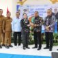 Dirut BPJS Kesehatan bersama Bupati Paramitha di acara soft launching Chatlab RSUD Brebes, Selasa(12/5). Foto: ist