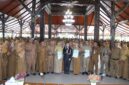 Bupati Paramitha foto bersama ratusan pegawai PPPK. foto: ist