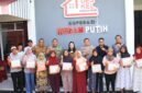 Bupati Paramitha bersama forkompimda dan warga foto bersana usai meresmikan KDKMP di desa kendawa Jatibarang, Sabtu (16/5). Foto: dok humas