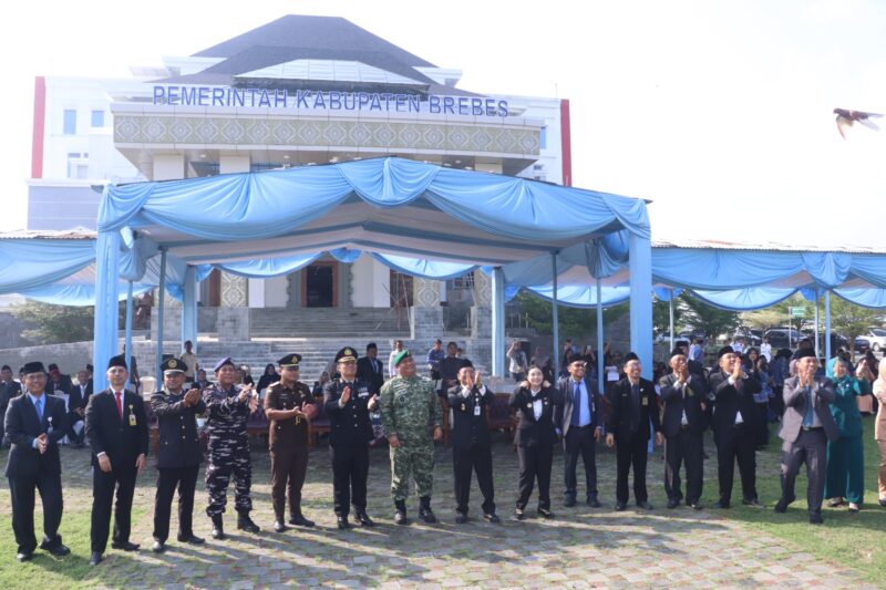 Bupati Paramitha bersama forkopimda Brebes melaunching gerakan pariwara anti korupsi. Foto: ist