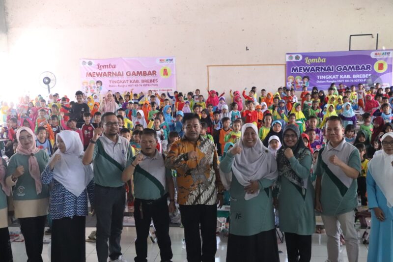 Peringatan hari ulang tahun IGTKI-PGRI Ke 76 dihadiri Bupati Brebes yang diwakili Asisten I Sekda Brebes Subandi, di SMA Negeri 2 Brebes, Sabtu (23/5/2026). Foto: ist