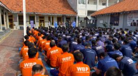 Kalapas Mudo Mulyanto memberikan arahan kepada Warga Binaan. Foto: dok humas