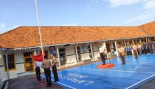 Memakai seragam Pramuka Warga Binaan Lapas Brebes menjadi petugas upacara kesadaran berbangsa dan bernegara. Foto:ist