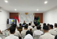 Anggota Subdenpom IV/1-4 Brebes memberikan pengarahan wawasan kebangsaan kepada jajaran pegawai Lapas Kelas IIB Brebes. Foto: ist