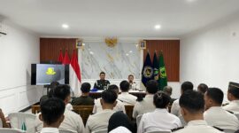 Anggota Subdenpom IV/1-4 Brebes memberikan pengarahan wawasan kebangsaan kepada jajaran pegawai Lapas Kelas IIB Brebes. Foto: ist