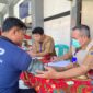 Petugas kesehatan dari Puskesmas Brebes memeriksa kondisi kesehatan seorang warga binaan saat kegiatan pemeriksaan kesehatan gratis di Lapas Kelas IIB Brebes. Foto: ist