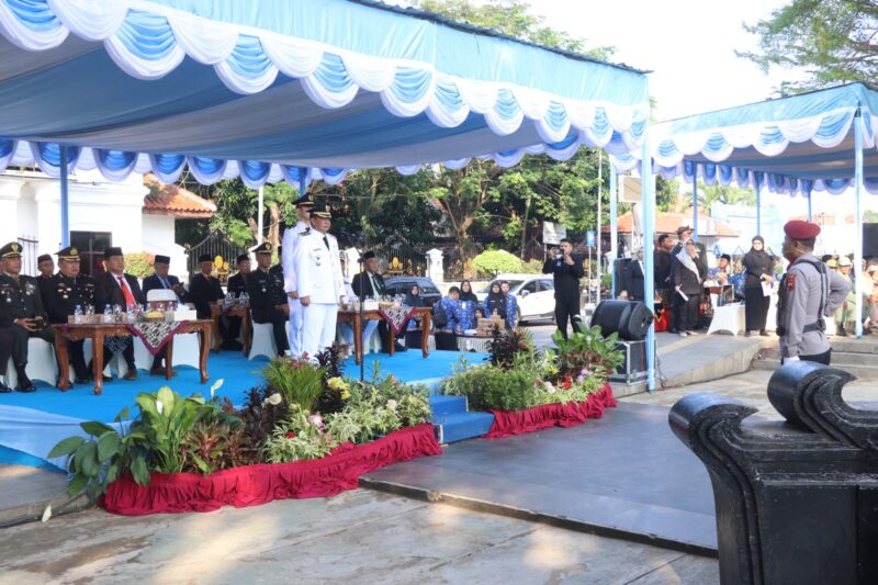 Wakil Bupati Wurja jadi inspektur upacara hari lahir Pancasila di alun-alun Brebes. Foto: ist