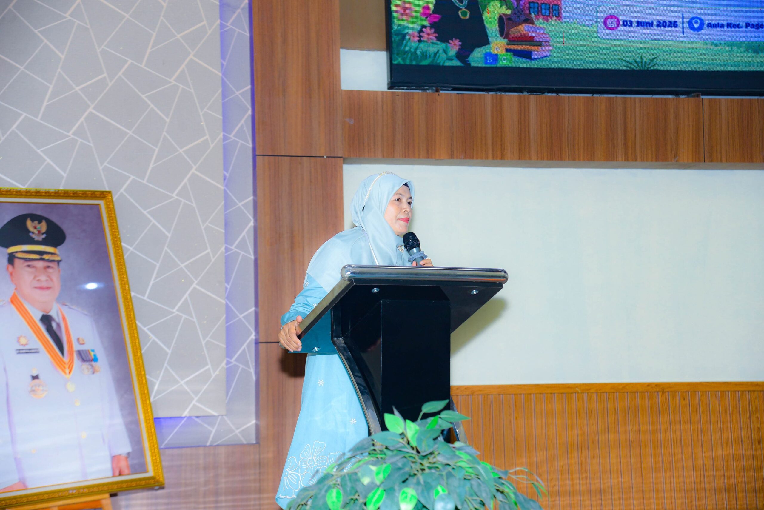 Hj. Nining Kepala Sekolah KB/TK Azzahra Pagedangan