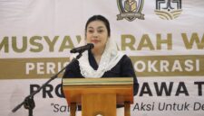 Bupati Paramitha Widya Kusuma memberikan sambutan di acara fokus Musyawarah Wilayah (Muswil) I Perisai Demokrasi Bangsa Provinsi Jawa Tengah, di King Royal Hotel Brebes, Sabtu (13/6/2026). Foto: ist