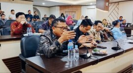 Reses anggota DPRD provinsi Banten bersama Bupati Tangerang diruang Wareng. Kamis 25/06/26