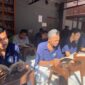 Warga binaan Lapas Kelas IIB Brebes membaca koleksi buku dalam layanan perpustakaan keliling hasil kolaborasi dengan Dinas Arsip dan Perpustakaan Kabupaten Brebes, Kamis (9/10). Foto: ist
