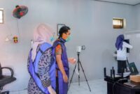 Petugas kesehatan dari Dinkesda Brebes melaksanakan Cek Kesehatan Gratis (CKG), Tracing Tuberkulosis (TB), dan pemeriksaan Rontgen Thorax bagi pegawai serta warga binaan Lapas Brebes.  Foto: ist