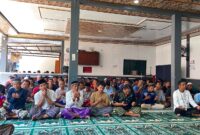 Puluhan warga binaan mengikuti istighosah di masjid At Taubah Lapas Brebes. Foto: ist
