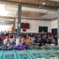 Puluhan warga binaan mengikuti istighosah di masjid At Taubah Lapas Brebes. Foto: ist