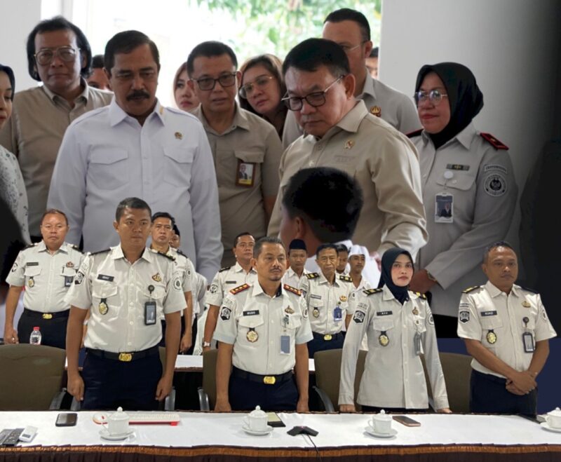 Kalapas Brebes mengikuti kegiatan Temu Kasih dan Dialog Harapan Anak Binaan yang diselenggarakan oleh Direktorat Jenderal Pemasyarakatan bekerja sama dengan Kantor Staf Presiden (KSP) RI secara virtual, Selasa (21/07). Foto: ist