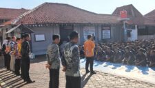 Kalapas Brebes, Mudo Mulyanto didampingi pejabat struktural memberikan arahan kepada warga binaan. Foto: ist