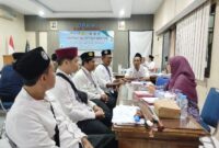 Penyerahan sertifikat kepada Anggota DPC Julaeha Brebes. Foto: ist