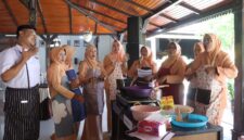 Anggota DPW darma wanita pemkab Brebes diajak mengolah bahan pangan menjadi produk bernilai ekonomi di Pendopo Brebes, Selasa (7/7/2026). Foto: ist
